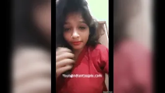 Sexy Indian Camgirl Teasing With Her Perky Boobs During Livestream