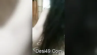 Desi Babe Dancing Naked Showing Off Her Hot Body On Camera