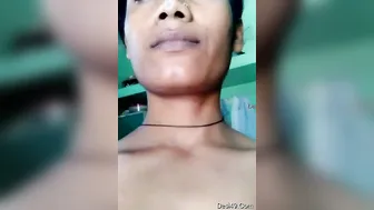 Desi GF Flashing Her Perky Boobs And Dripping Pussy