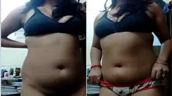 Stunning GF Recording Herself Completely Naked Part Two