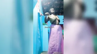 Horny Married Slut Undressing And Spreading Wide For The Camera