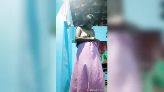 Horny Married Slut Undressing And Spreading Wide For The Camera