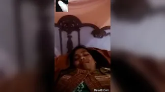 Married Bhabhi Spreading Her Wet Pussy For Lover On Video Chat
