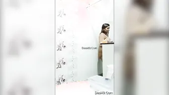 Indian Babe Soaping Herself While Bathing And Getting All Clean