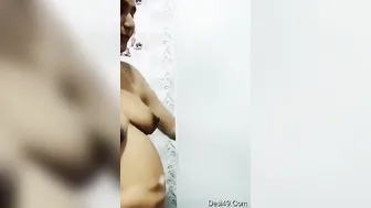 Village GF Bathing Naked And Washing Her Body Sensually