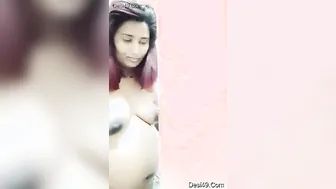 Village GF Bathing Naked And Washing Her Body Sensually