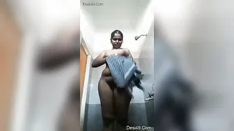 Indian Babe Filming Herself Completely Nude In Front Of Mirror