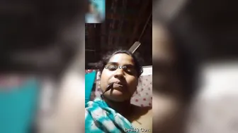 Shy Married Bhabhi Finally Showing Her Beautiful Boobs To Lover
