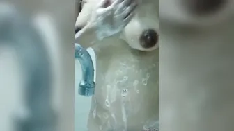 Indian GF Recording Herself Bathing Naked In Shower
