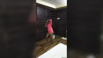 Sexy Call Girl Giving Me Hot Naked Dance Show In Hotel Bedroom
