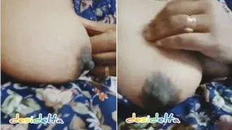 Married Bhabhi Exposing Her Massive Boobs During Video Session