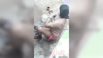 Catching Married Bhabhi Bathing Naked Outdoors On My Hidden Cam