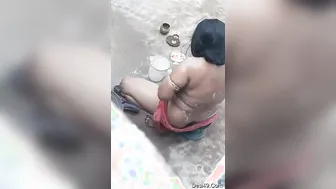 Catching Married Bhabhi Bathing Naked Outdoors On My Hidden Cam