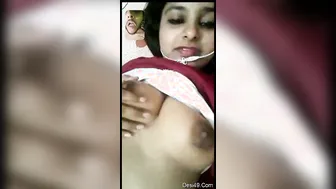 Sexy Desi GF Getting Naked For Me During Video Call