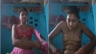 Village Bhabhi Fingering Her Pussy On Camera To Earn Some Cash