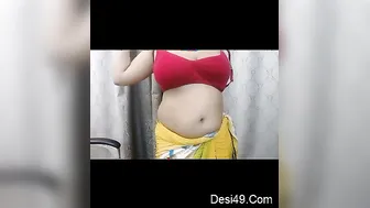 Desi Camgirl Showing Her Huge Natural Tits Live For Viewers Online