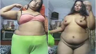 Bhabhi Stripping Naked On Camera And Fingering Her Wet Pussy Alone
