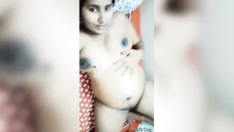 Desi Babe Showing Off Her Big Natural Tits On Camera For Viewers