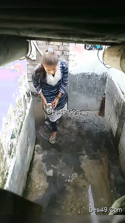 Hidden Camera Catching Cute Desi Girl Changing Showing Her Round Ass