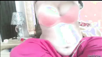 Busty Cam Girl Flashing Her Big Tits During Live Show Online