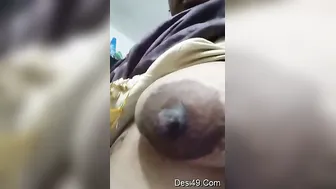 Telugu Bhabhi Exposing Her Huge Natural Tits In Private Clip