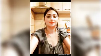 Sexy Married Bhabhi Showing Off Her Thick Round Ass For My Cock