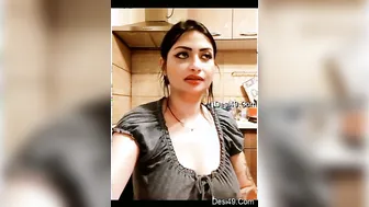 Sexy Married Bhabhi Showing Off Her Thick Round Ass For My Cock