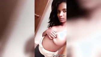 Gorgeous Desi Babe Flashing Her Perfect Natural Boobs For Me