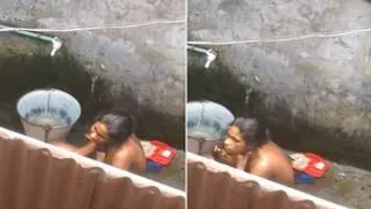 Village Babe Bathing Outdoors Completely Naked By The Well