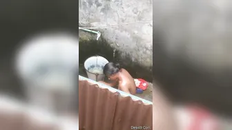 Village Babe Bathing Outdoors Completely Naked By The Well