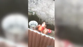 Village Babe Bathing Outdoors Completely Naked By The Well