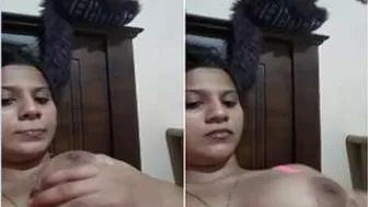 Stunning Indian Girl Teasing And Revealing Her Breasts At Home