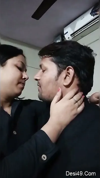 Horny Desi Couple Making Out And Kissing Passionately At Home