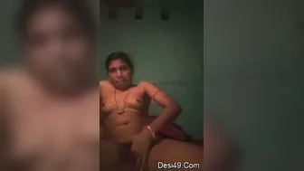 Married Bhabhi Playing With Her Pussy And Fingering Herself