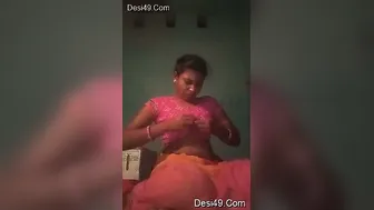 Married Bhabhi Playing With Her Pussy And Fingering Herself