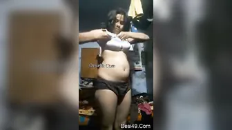 Hot Indian Babe Undressing And Showing Her Sexy Body To Boyfriend