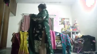 Desi Aunty Bent Over Getting Her Thick Ass Caught On Hidden Camera