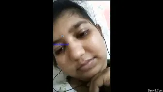 Desi Babe Teasing With Her Natural Boobs On Video Call For Lover