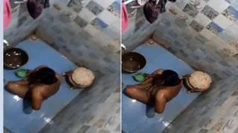 Tamil Bhabhi Caught Bathing Completely Naked On Hidden Camera