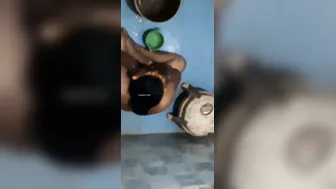 Tamil Bhabhi Caught Bathing Completely Naked On Hidden Camera