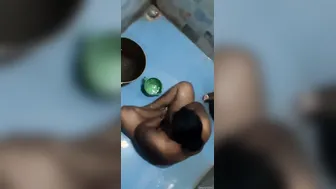 Tamil Bhabhi Caught Bathing Completely Naked On Hidden Camera