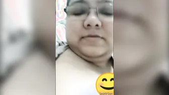 Curvy Desi Aunty Flashing Her Massive Boobs On Camera For Cash