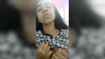 Cute Desi GF Exposing Her Perfect Body And Tight Pussy