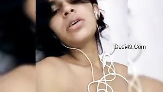 Desi Girl Exposing Her Big Tits And Dripping Pussy On Video Call