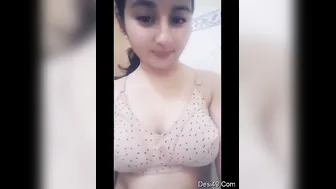 Sexy Indian GF Making Nude Selfie Video For Her Lover