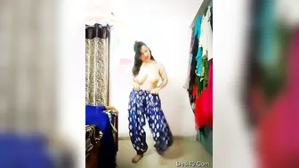 Sexy GF Shaking Her Big Boobs While Dancing Topless