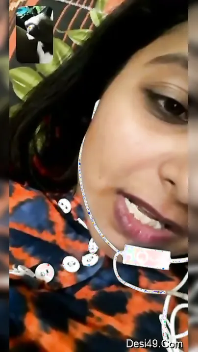 Horny GF Exposing Her Wet Pussy And Tits On Video Call