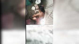 Bhabhi Bathing Completely Naked Caught On Hidden Bathroom Camera
