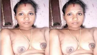 Horny Bhabhi Exposing Her Huge Melons And Dripping Wet Pussy