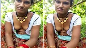 Horny Bhabhi Giving Outdoor Handjob In The Neighborhood